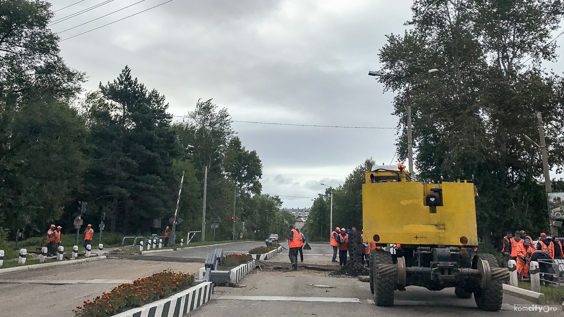 Жд-переезд на Севастопольской всё ещё частично закрыт