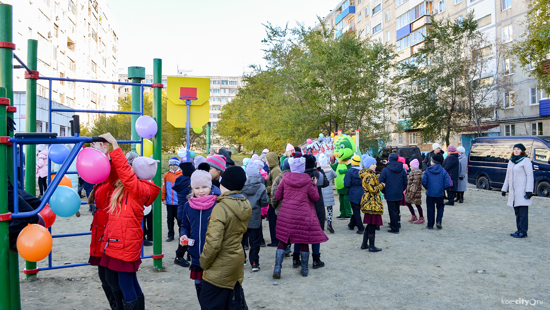 В Комсомольске-на-Амуре начали торжественно сдавать дворы, отремонтированные по госпрограмме