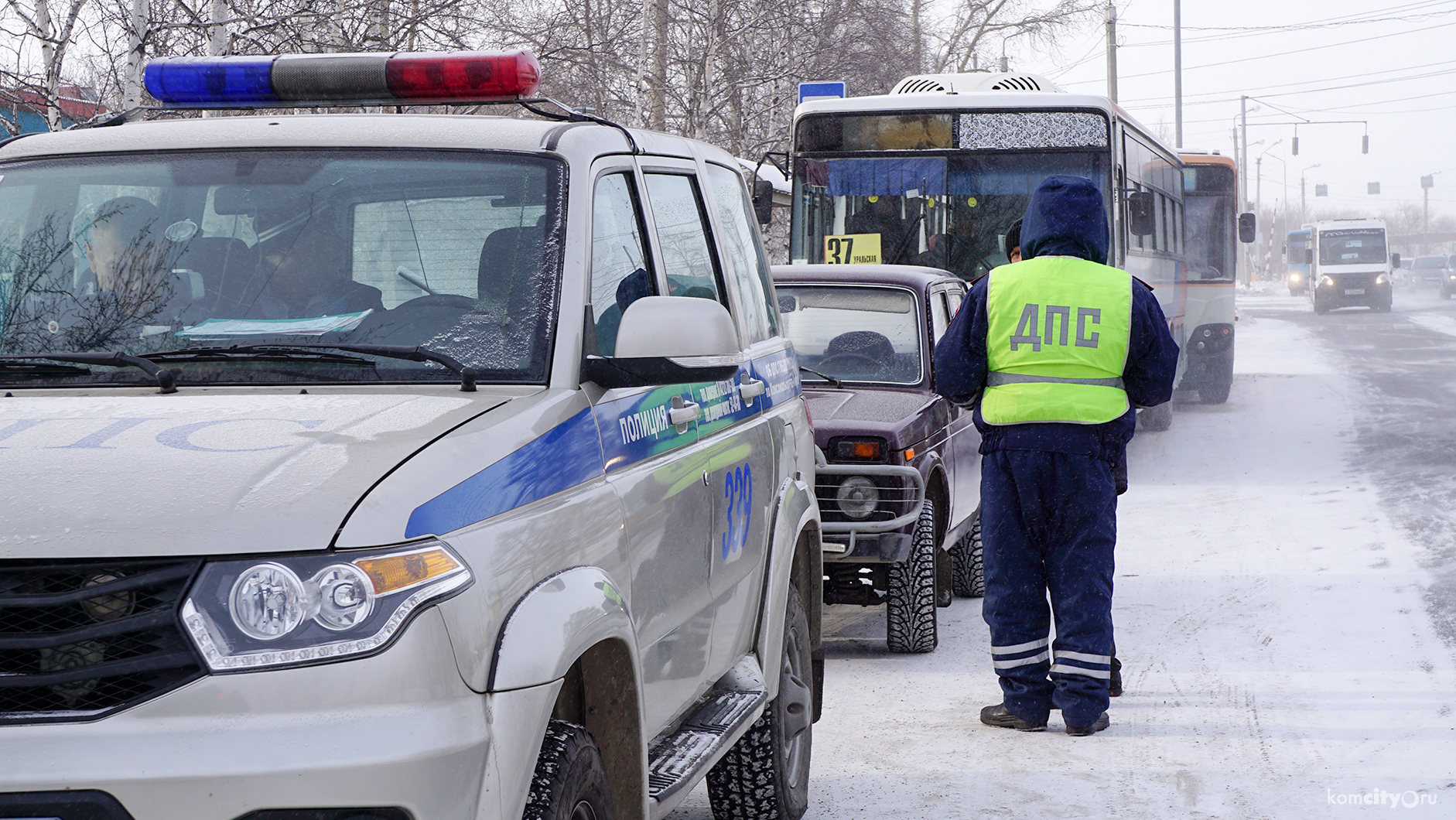 В результате столкновения автобусов на Комшоссе пострадал один из водителей