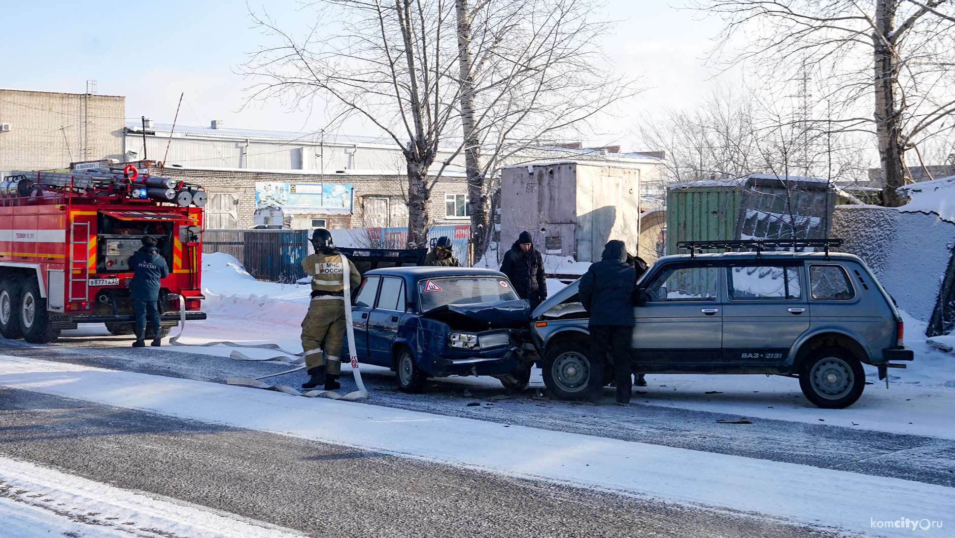 На Павловского Нива пробила бензобак Жигулей