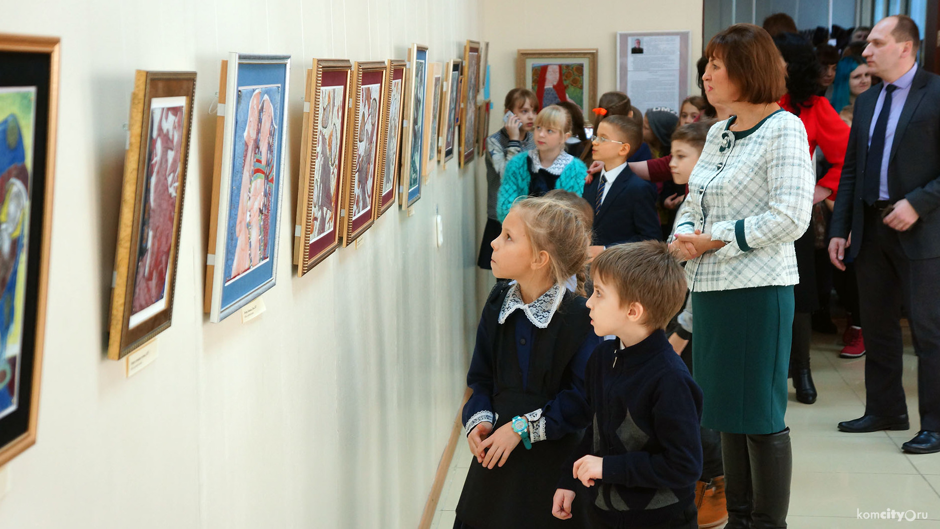 Выставка картин Валерия Леватаева в редкой технике горячей эмали открылась в Музее изобразительных искусств
