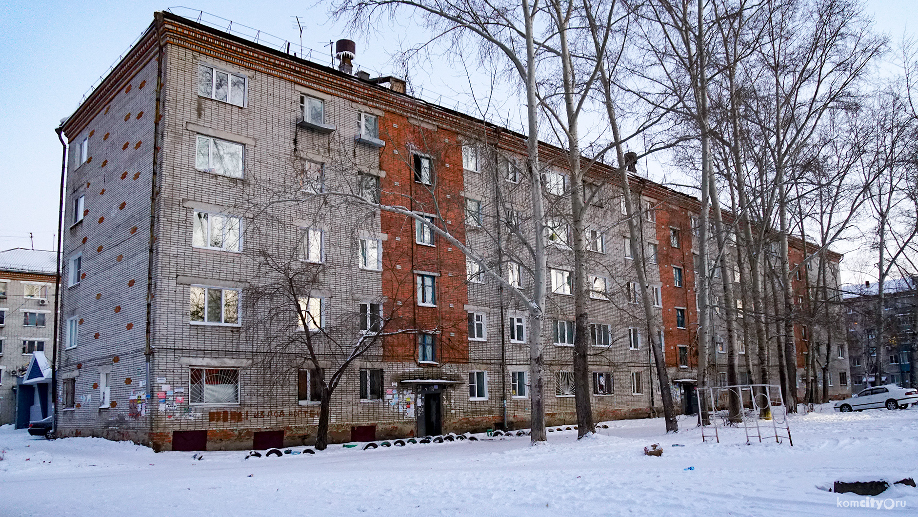 Трое погибших обнаружены в горящей квартире на улице Калинина