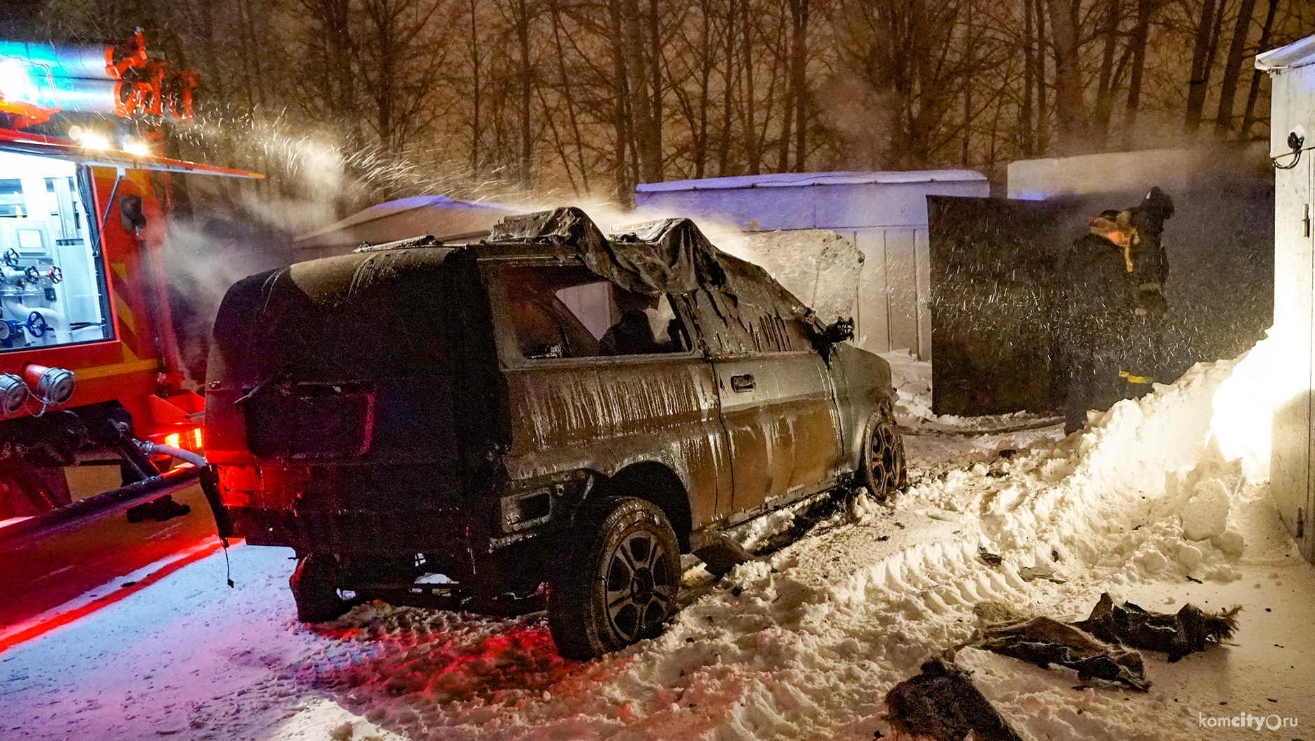 Во время пожара на автостоянке «Титан» машину уничтожило огнём