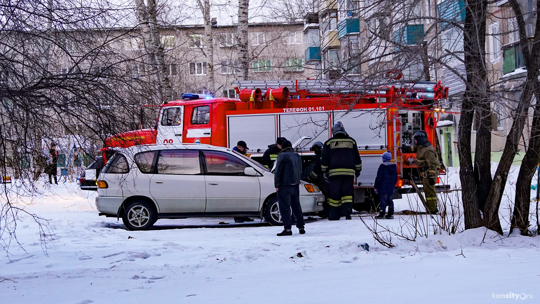 На улице Вокзальной загорелся припаркованный во дворе «Ипсум»