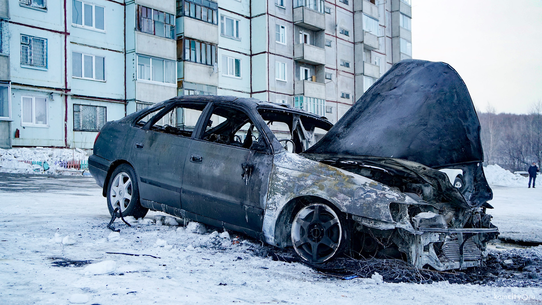 Две «Тойоты» спалили ночью в микрорайонах Дружба и Берлин