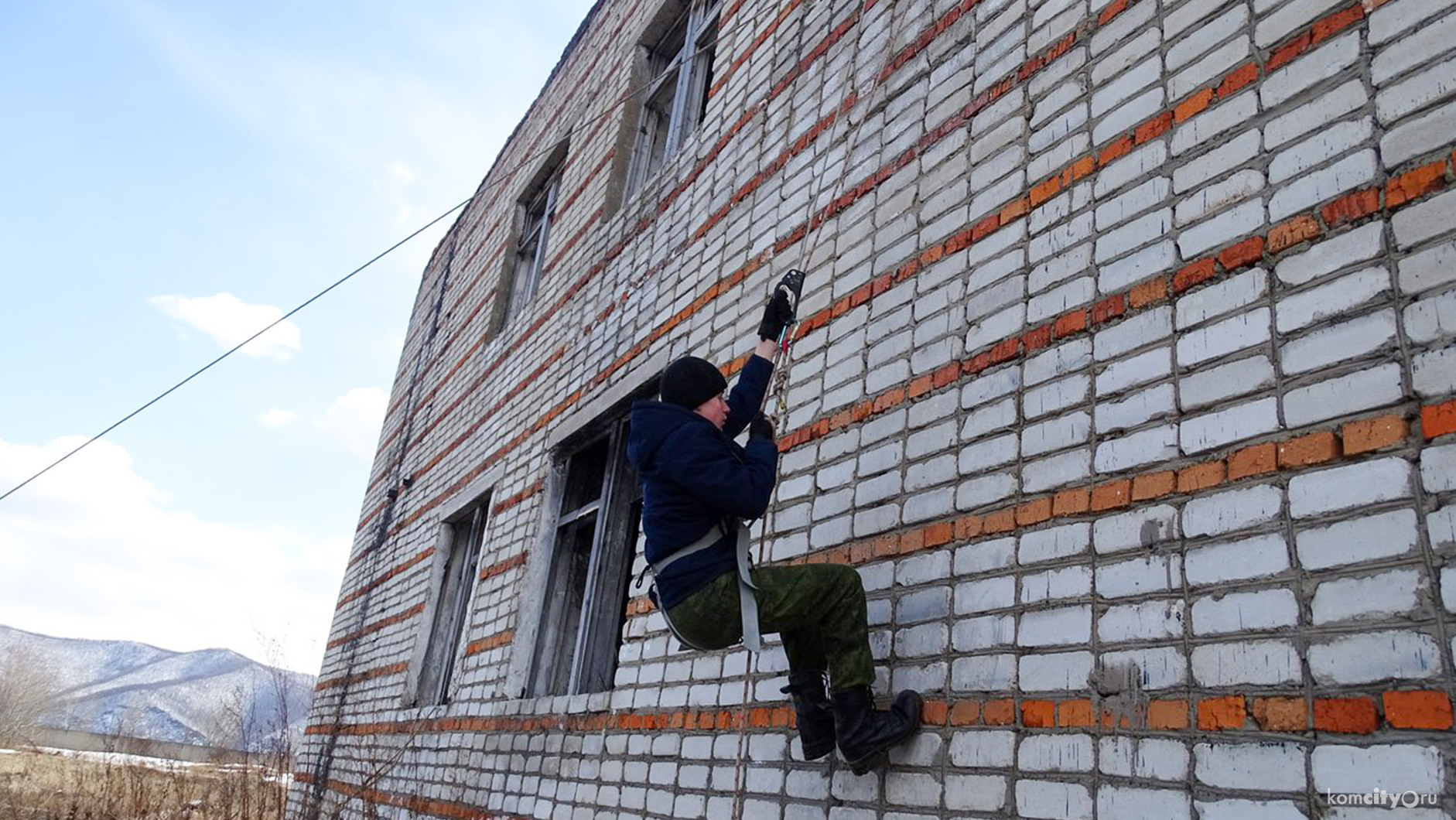 Воспитанники военно-патриотических клубов освободили заложников и продемонстрировали навыки обращения с оружием в рамках игры «Спецназ»