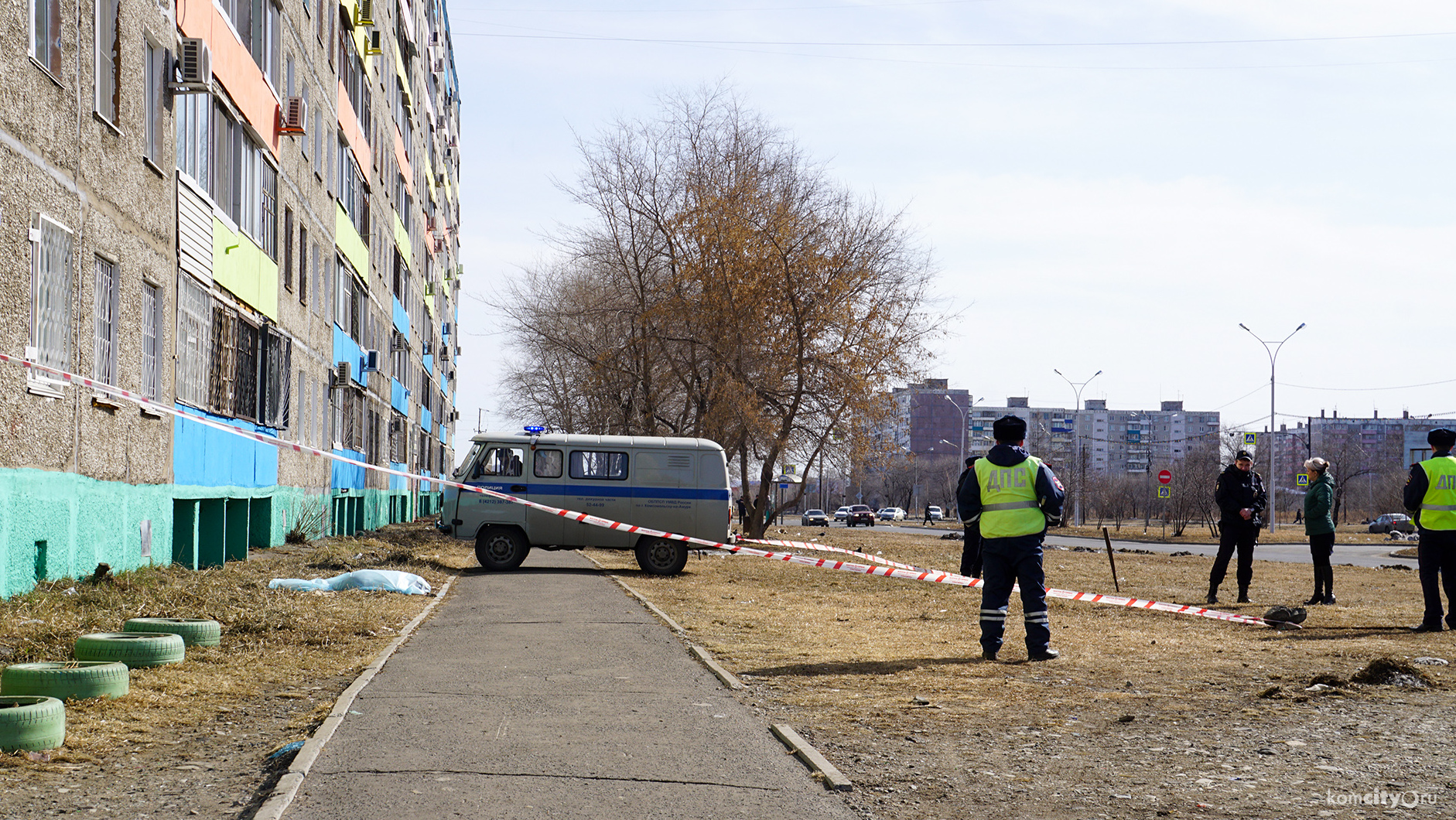 На проспекте Победы разбился выпавший из окна ребёнок