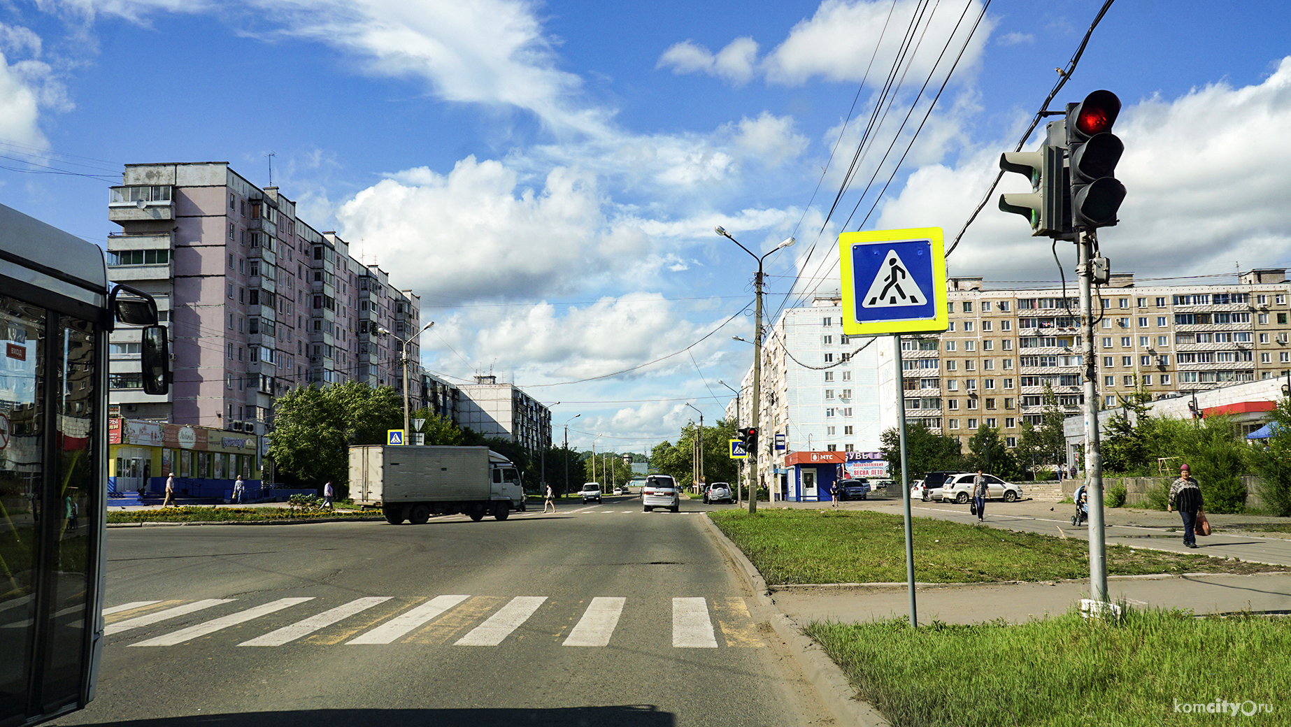 В этом году ещё минимум четыре светофора переведут на схему работы с выделенной пешеходной фазой