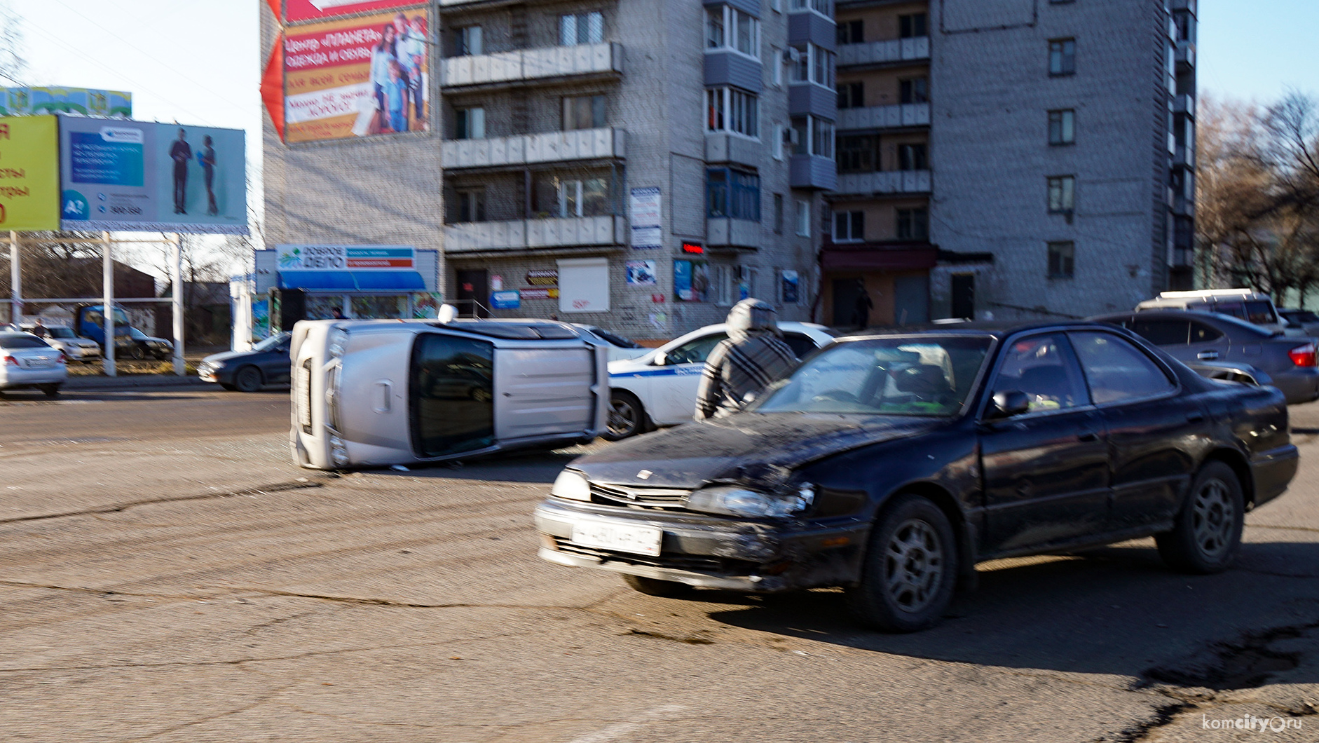 На пл. Кирова в результате ДТП опрокинулась машина