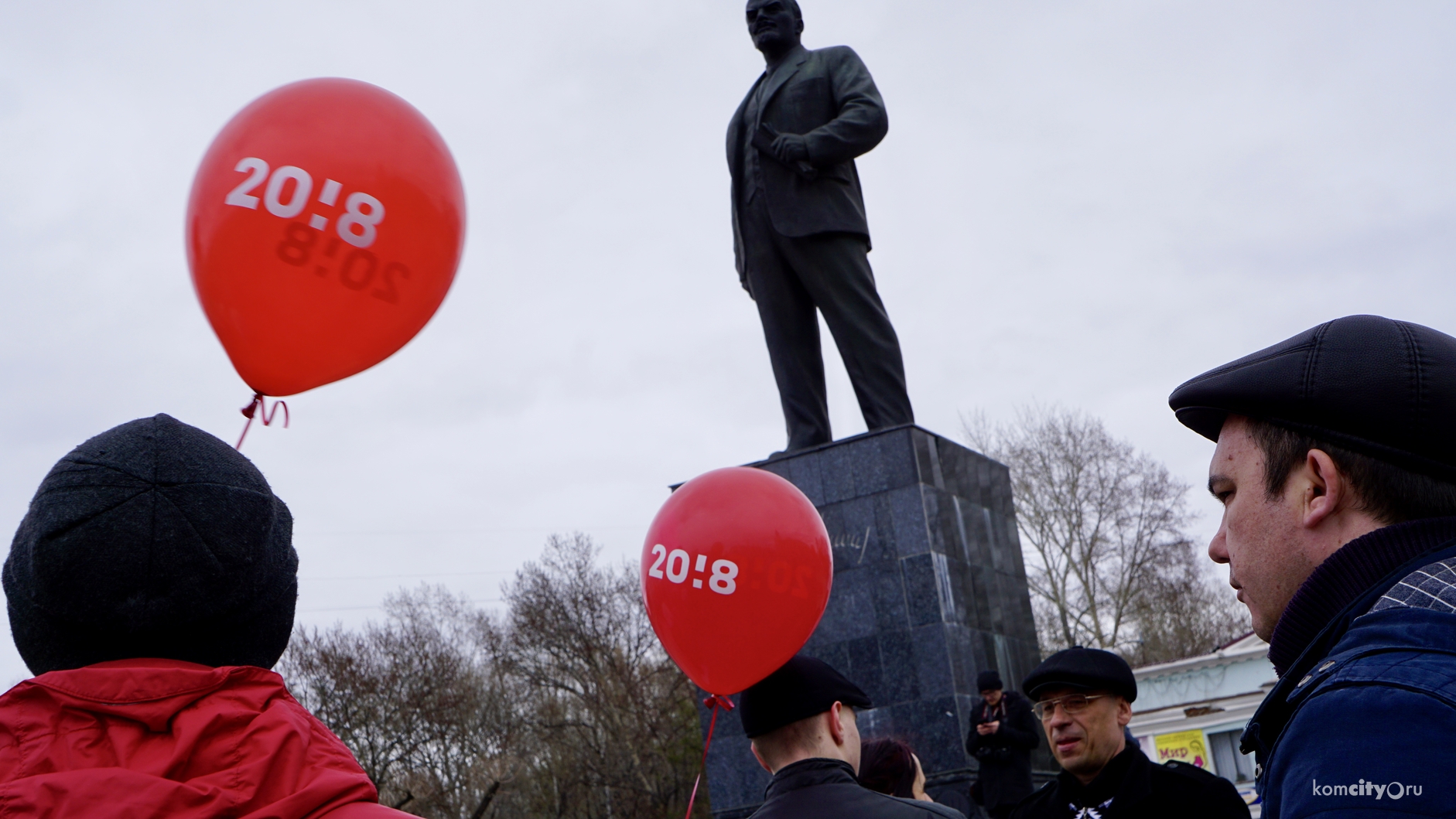 Навальнята собрались на площади Ленина с «противопутинскими плакатами»