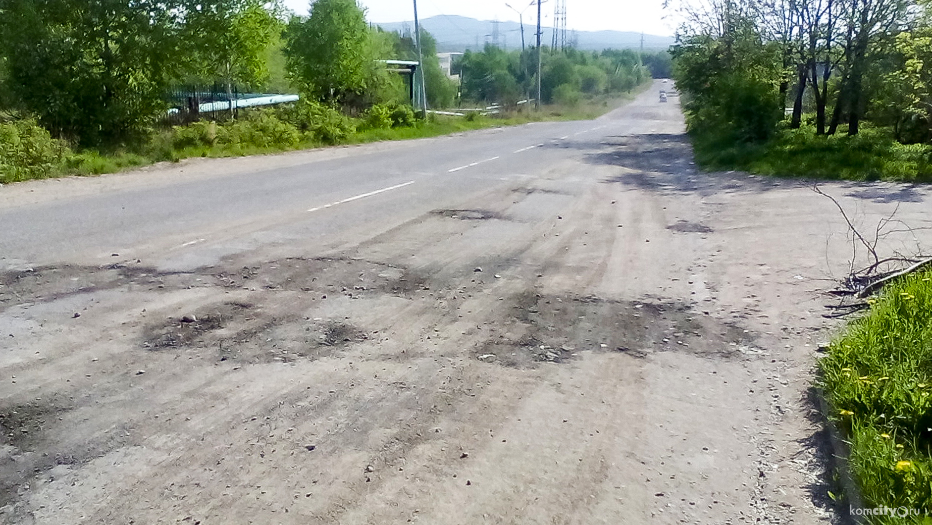 Жители Дружбы чуть не остались без автобусного сообщения из-за плохого состояния дороги в микрорайон