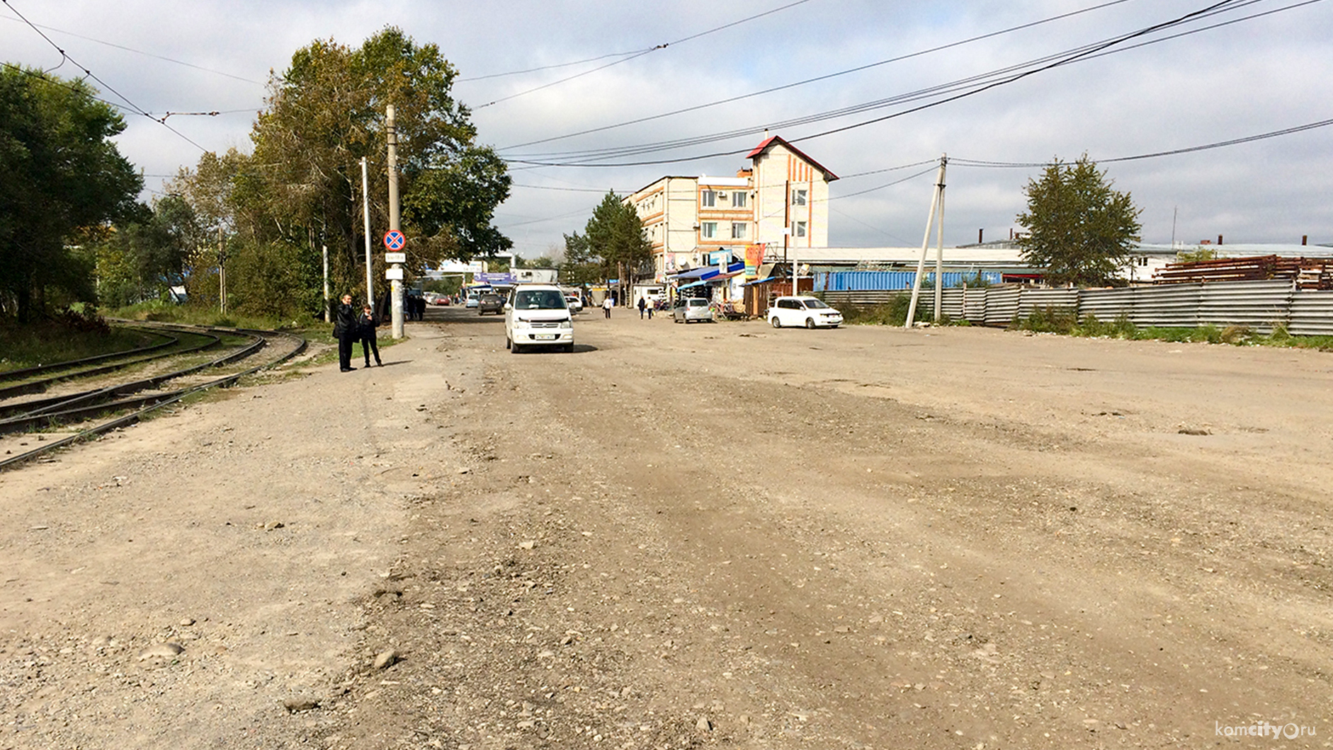 В районе вещевого рынка заасфальтируют тротуар