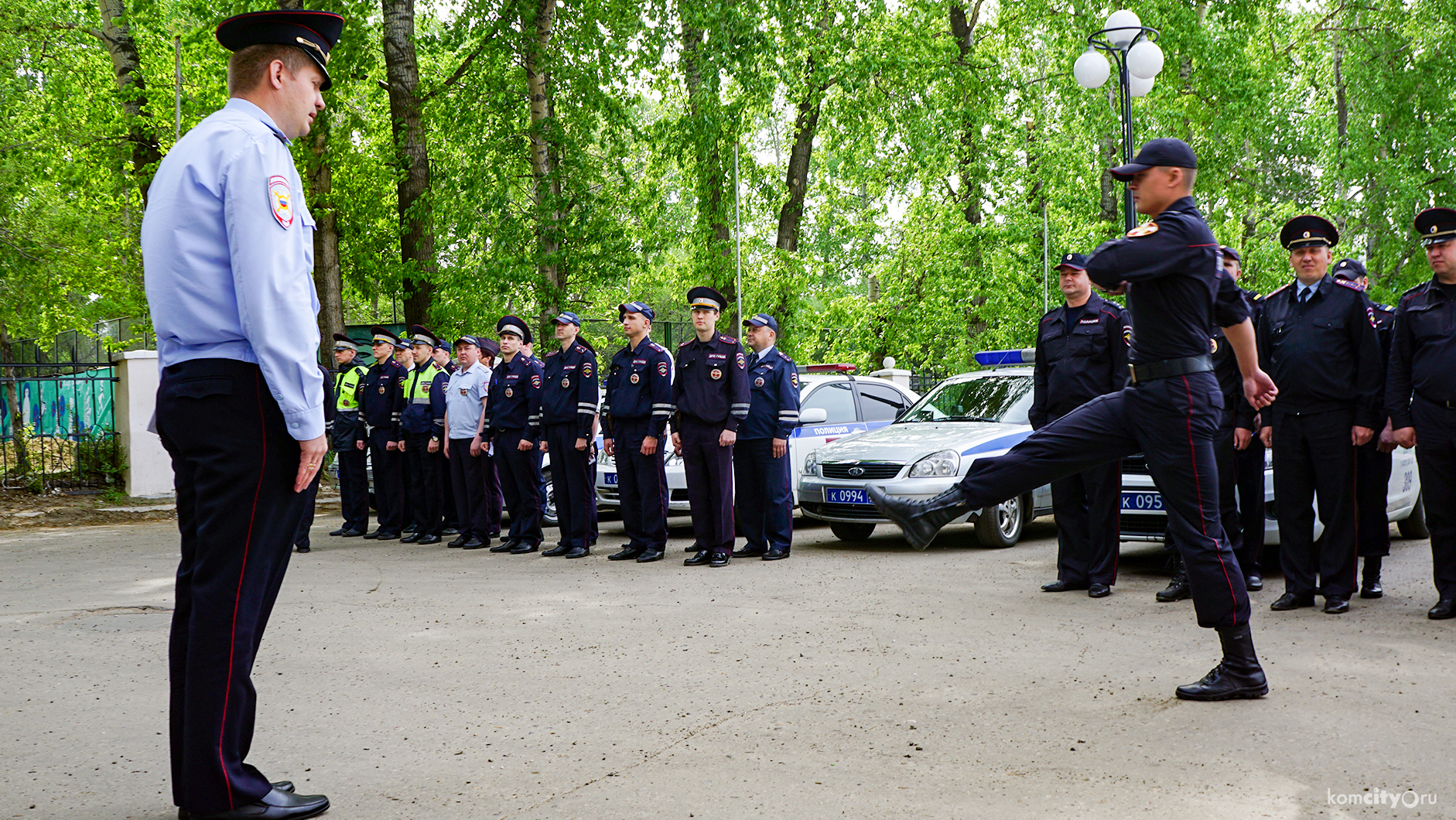 На площади Юности в честь 300-летия полиции провели показательный строевой смотр