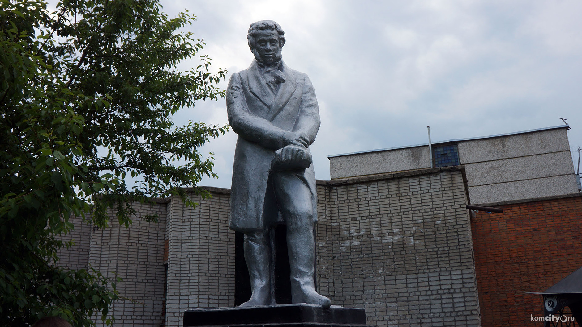 Памятник Пушкину отреставрировали на Дружбе