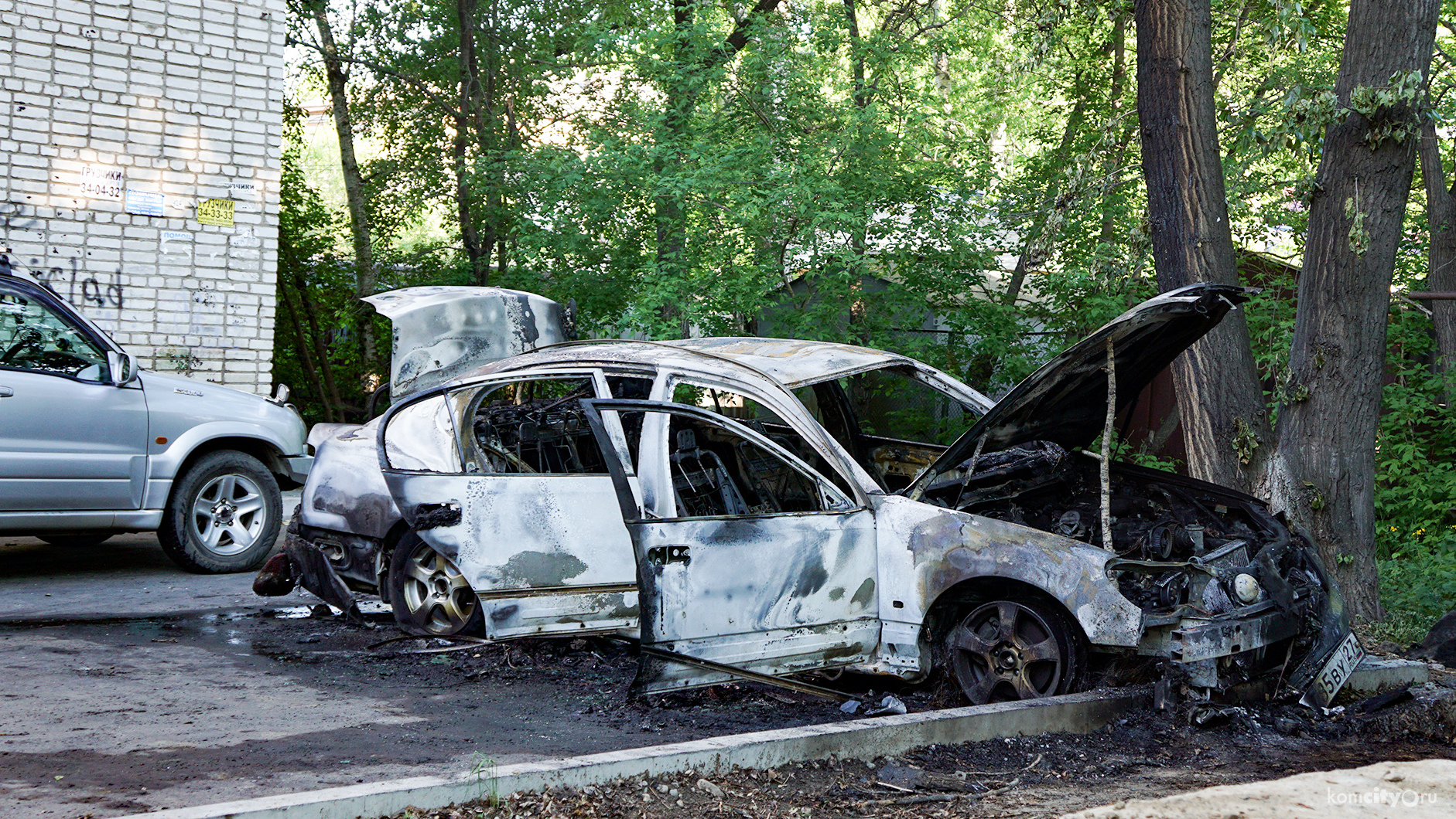 На Октябрьском сожгли ещё одну машину — Видео