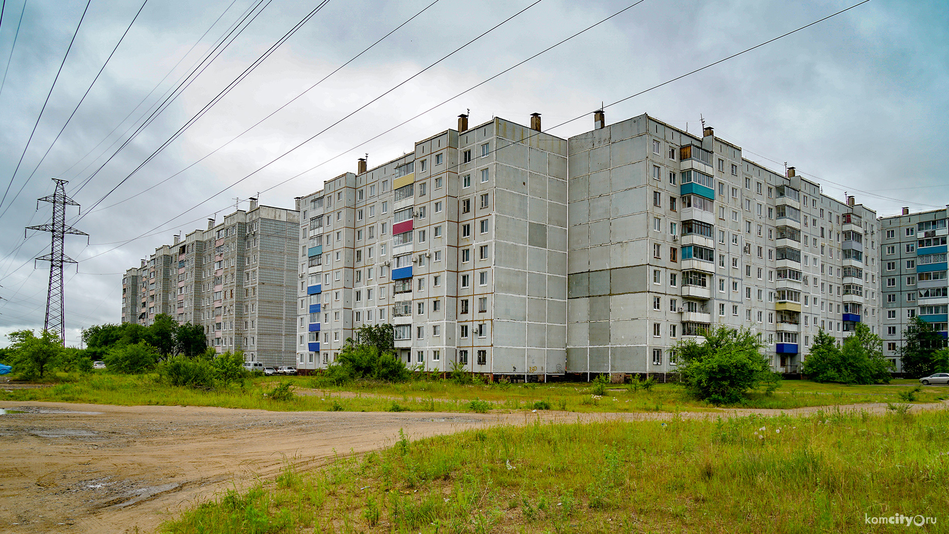 На Парусе с шестого этажа упали два малыша, один погиб