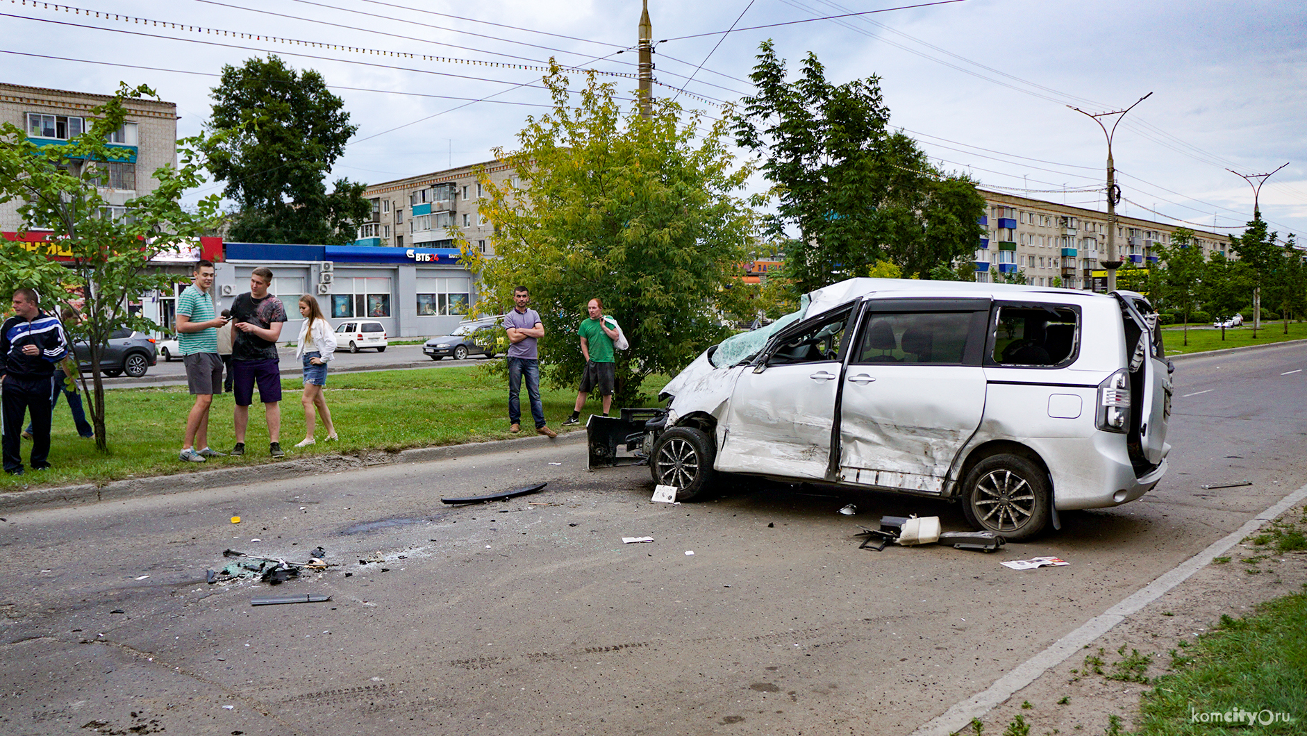 Из-за крупного ДТП перекрыт проспект Победы от Орехова до Советской