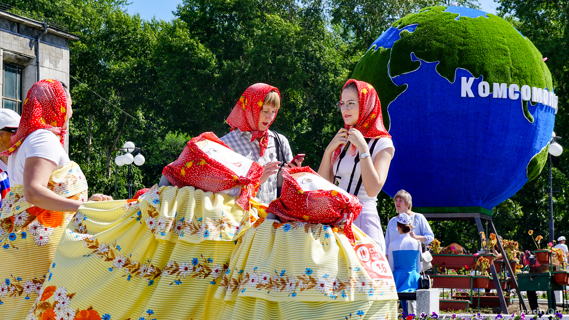 Пираты, футболисты и Бэтмен — В Комсомольске состоялся парад колясок