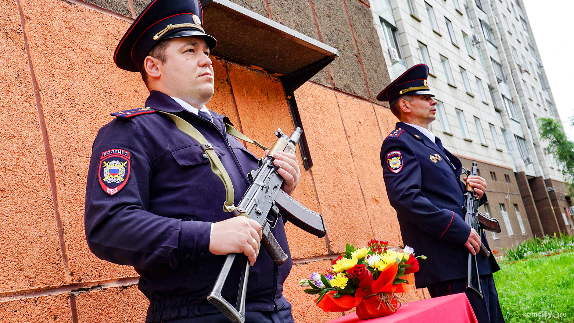 В годовщину со дня гибели Героя России Васянина на улице, названной в его честь, возложили цветы