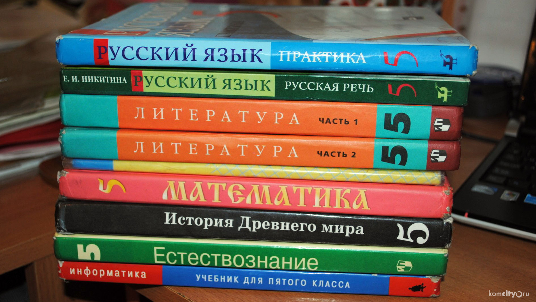 В новом учебном году в местные школы поступит 62 тысячи экземпляров учебников