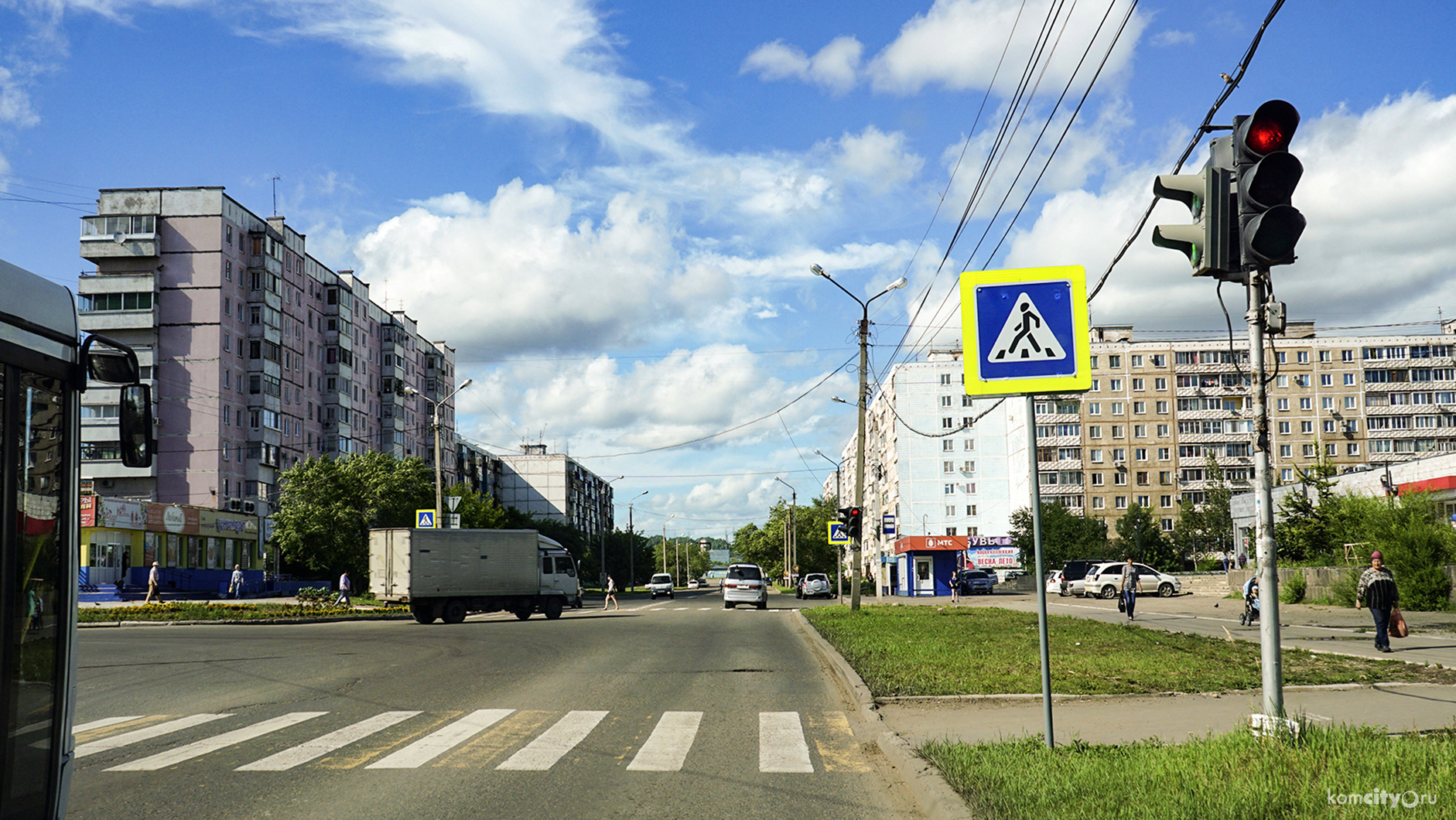 Светофор на перекрестке. Комсомольск-на-Амуре перекрестки. Комсомольск-на-Амуре перекресток Дикопольцева Вокзальная. Светофор на юбилейной Комсомольск на Амуре. Перекрёсток Комсомольская на Амуре.