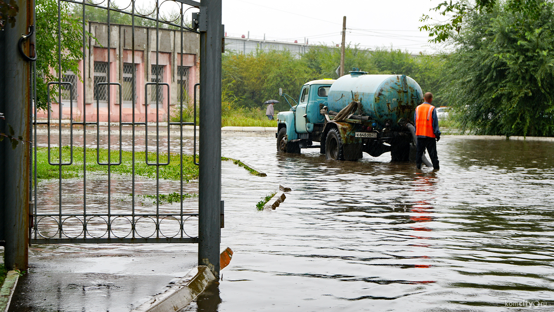 Кругом вода — Из-за ливня улицы Комсомольска затопило