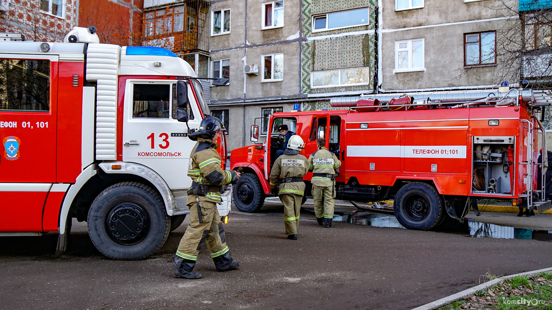 Из-за пожара в подъезде эвакуировали жильцов многоэтажки