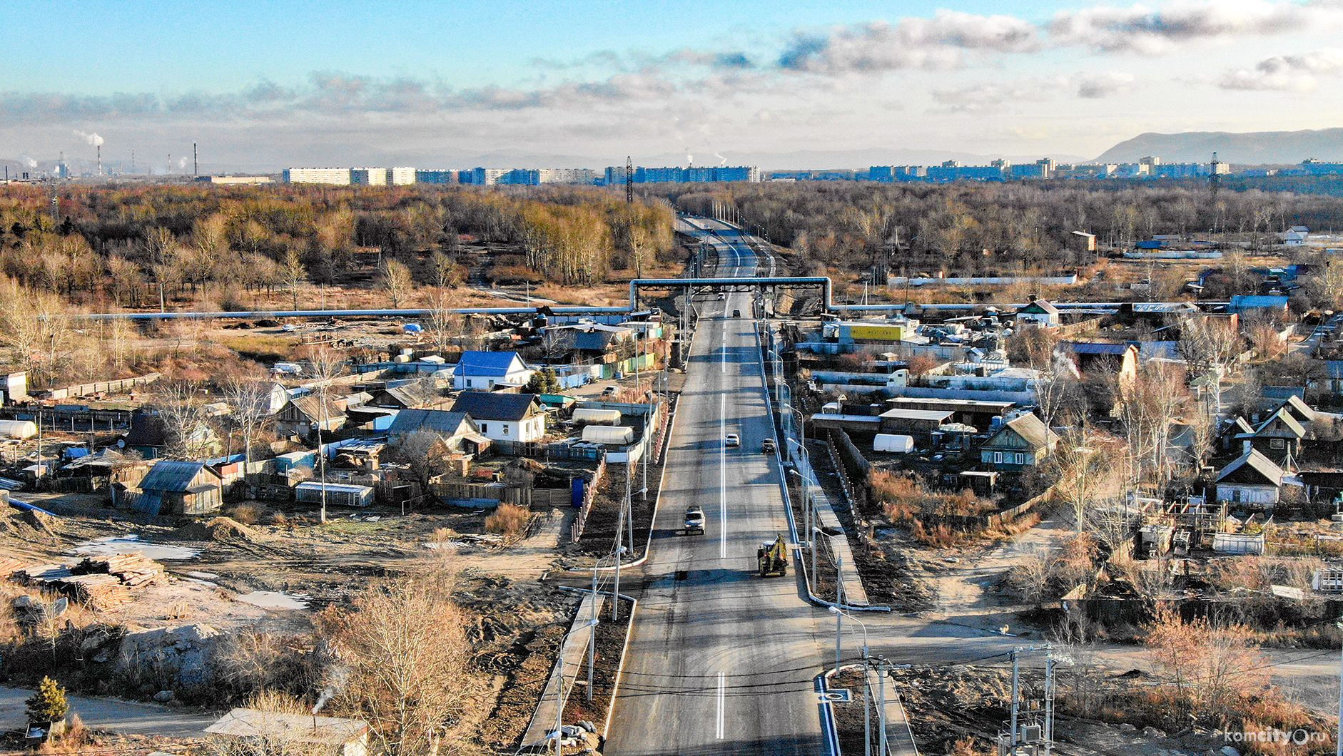 Движение по «пьяной» дороге открыли, но знаки не убрали