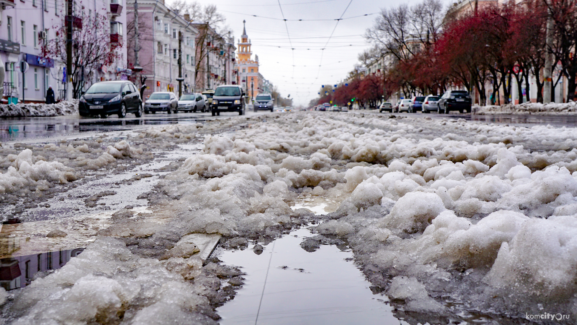 Зимы потеплели. Потепление зимой. Снегопад в городе. Таяние снега в городе.