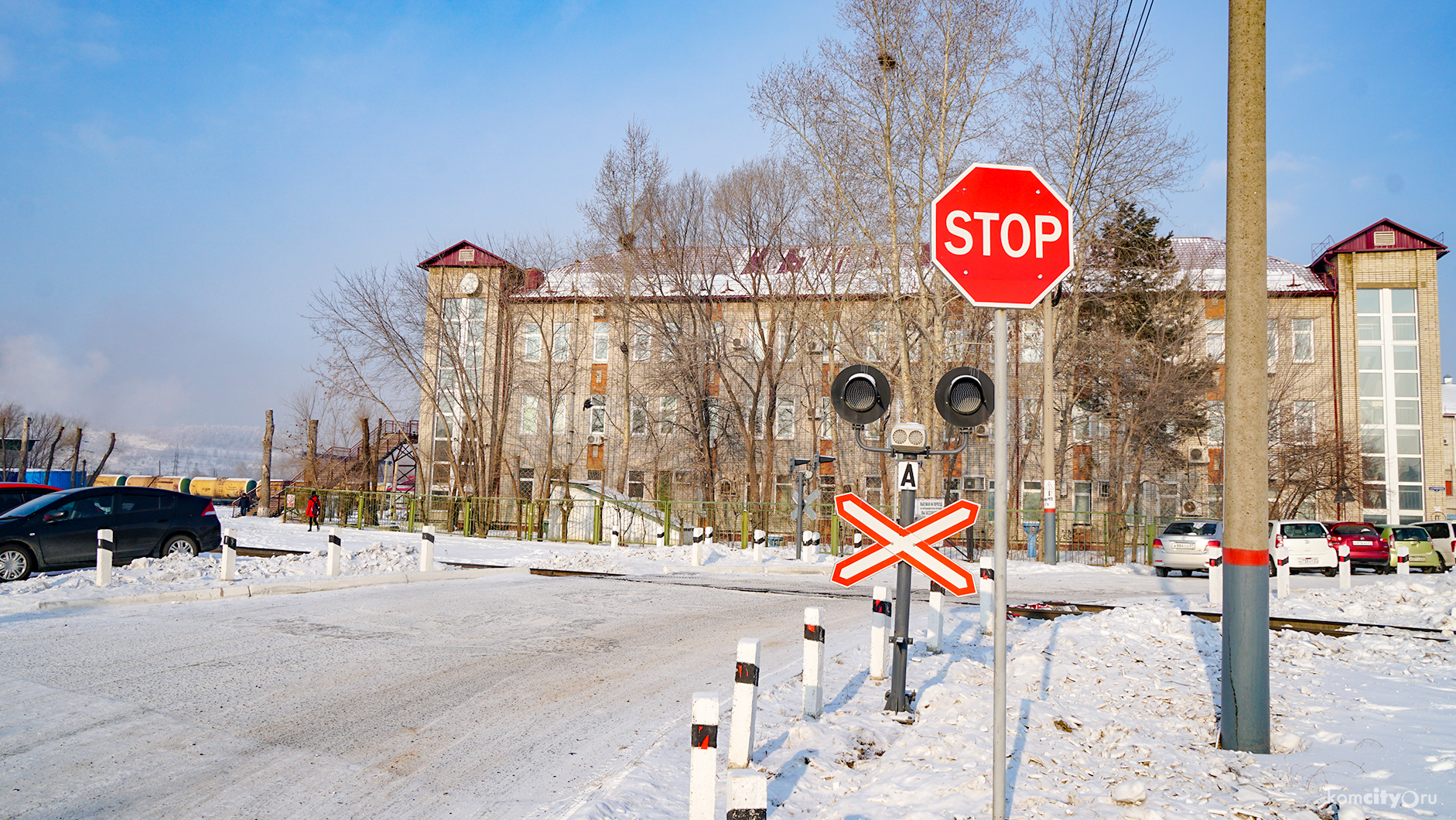 На жд-переезде на Станционной поезд столкнулся с грузовиком