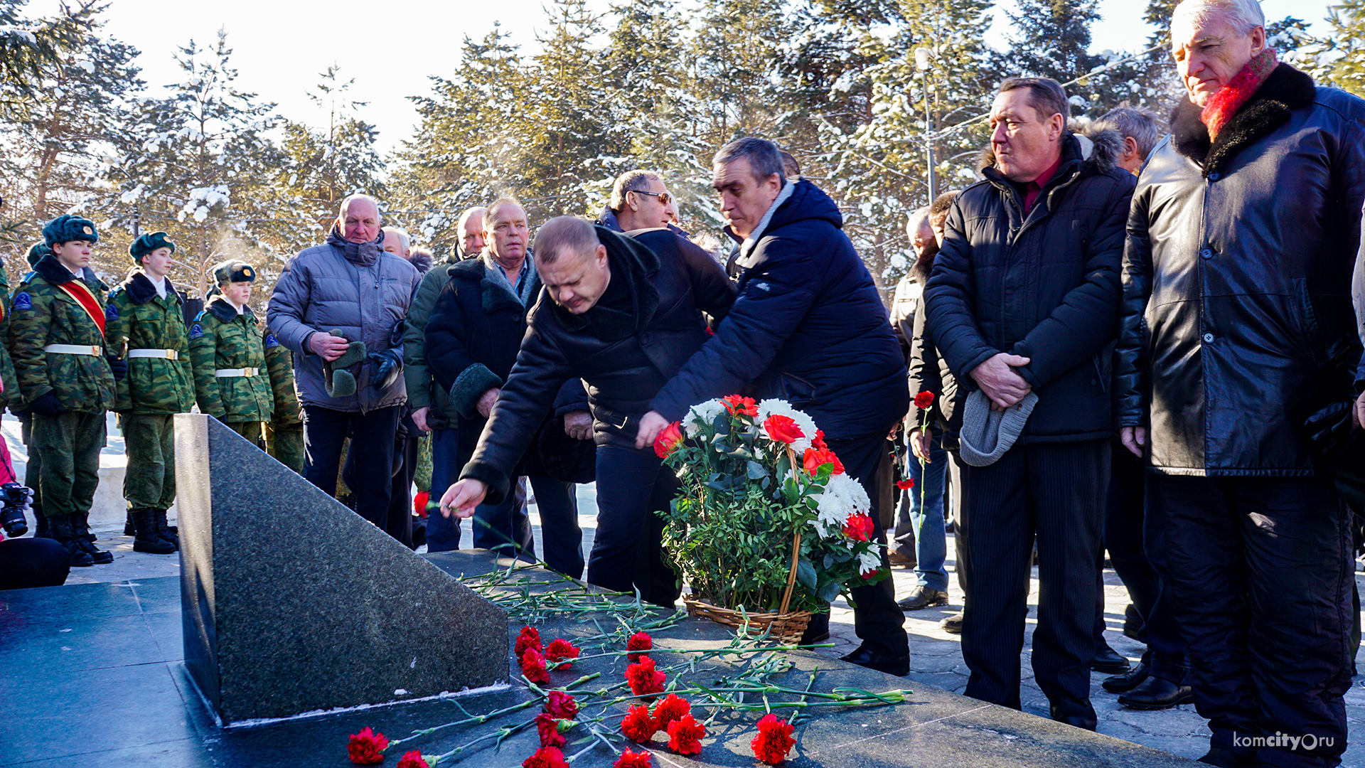 Память воинов-интернационалистов, погибших в международных конфликтах, почтили в Комсомольске возложением цветов