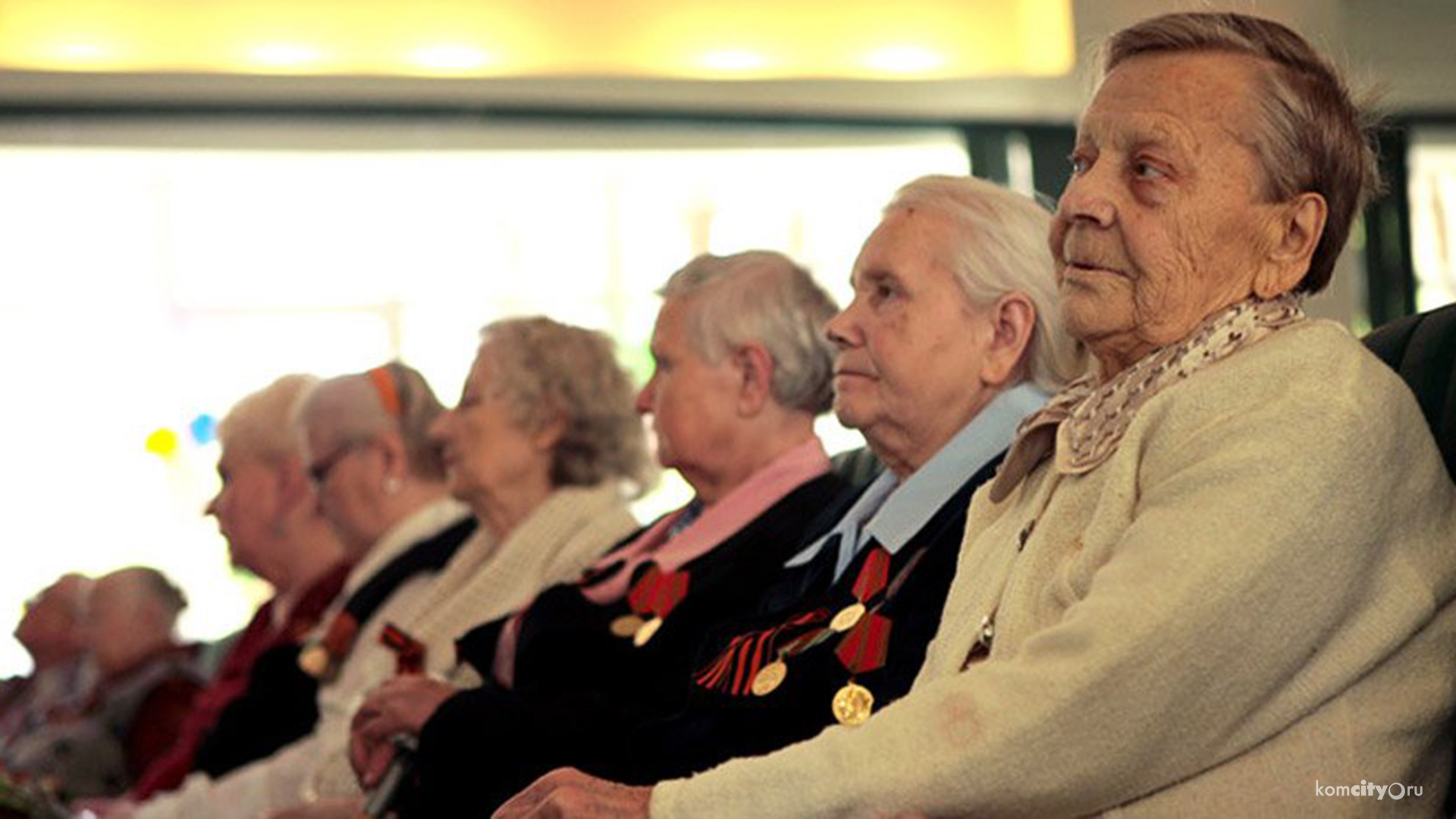 По тысяче рублей единовременной материальной помощи выделят долгожителям после 90 лет