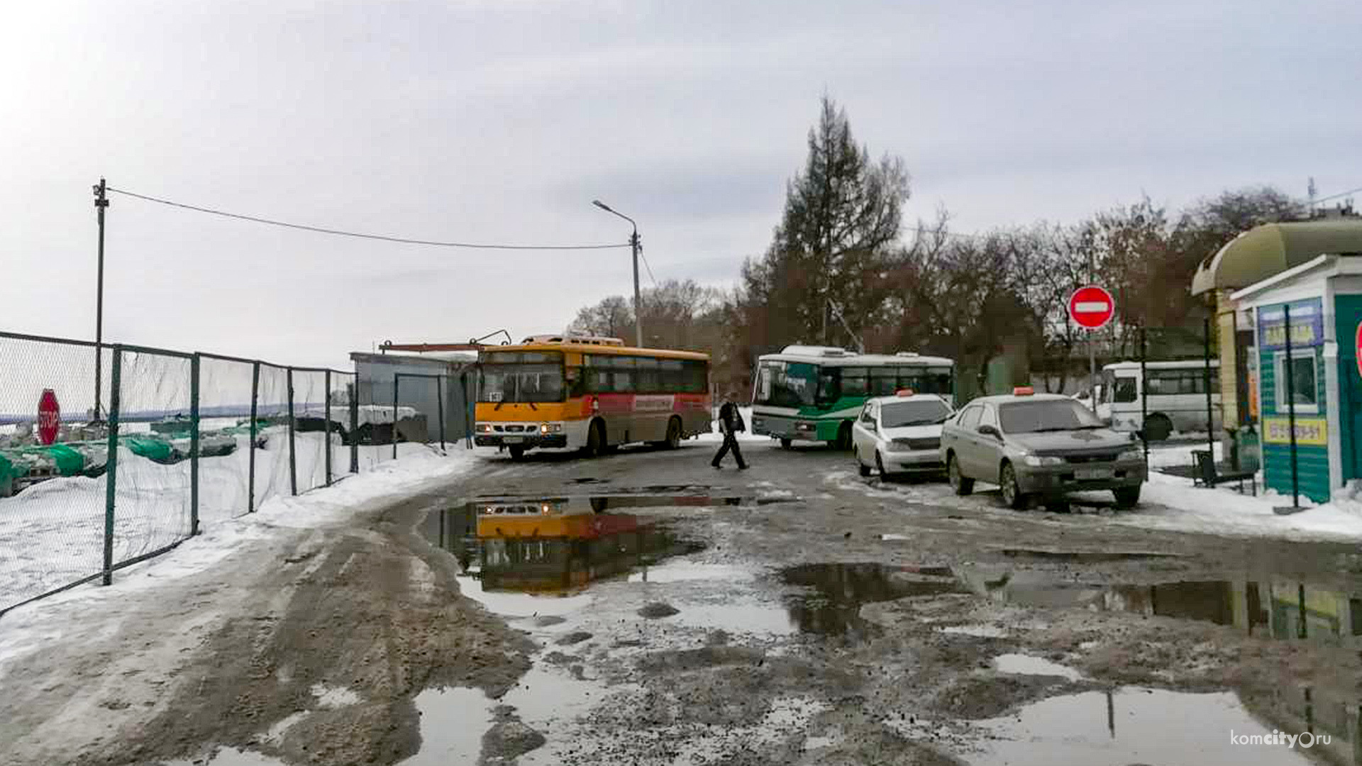 Выпавший из автобуса пассажир госпитализирован с переломами