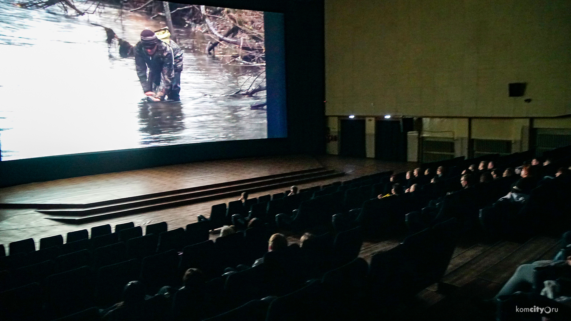 Премьеру фильма о тихоокеанском лососе показали в «Факеле» на кинофестивале проекта «Планета Тайга»