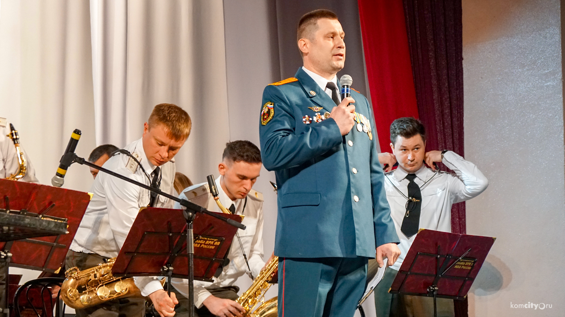 Торжественное собрание в честь 370-летия пожарной охраны России прошло в ДК Железнодорожников