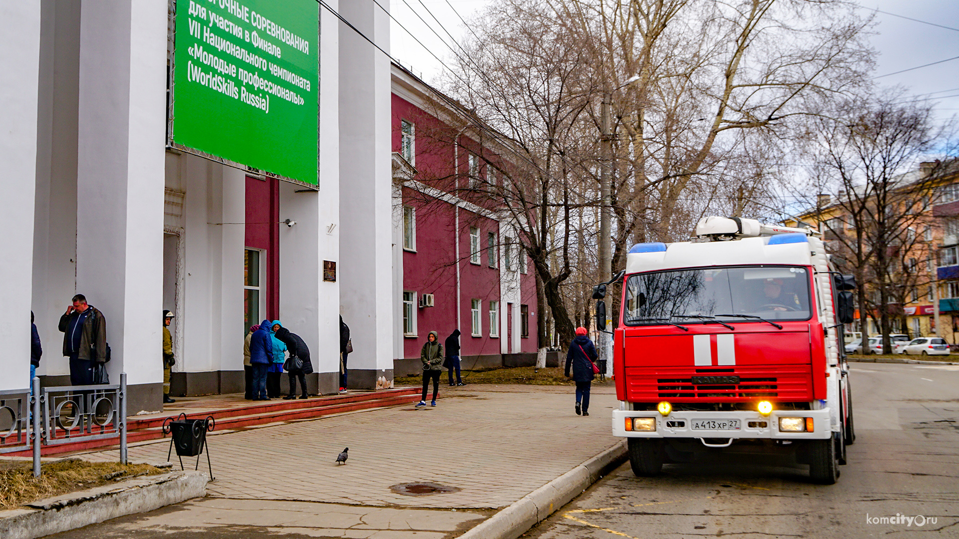 Сотни учащихся были эвакуированы из авиастроительного колледжа из-за пожарной тревоги