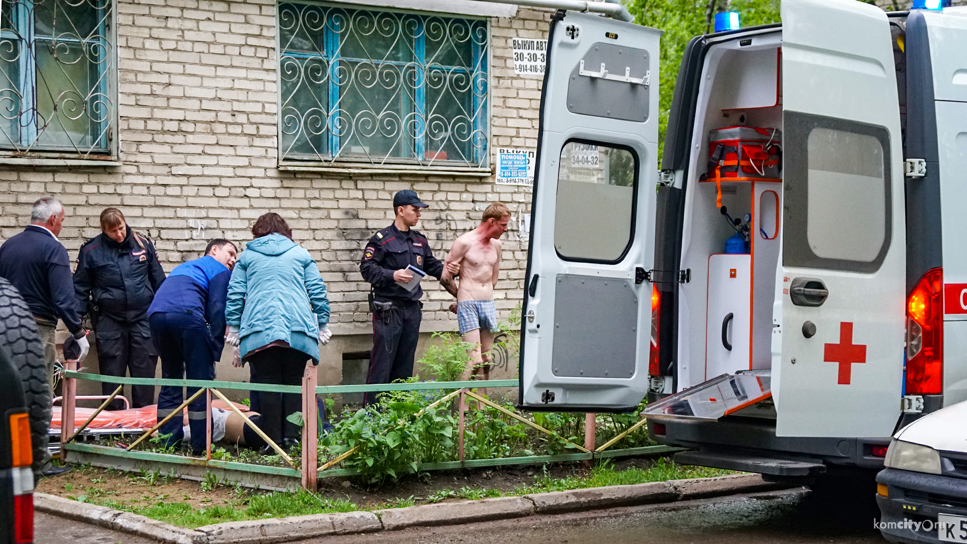 На Котовского женщина выжила, выпав из окна пятого этажа