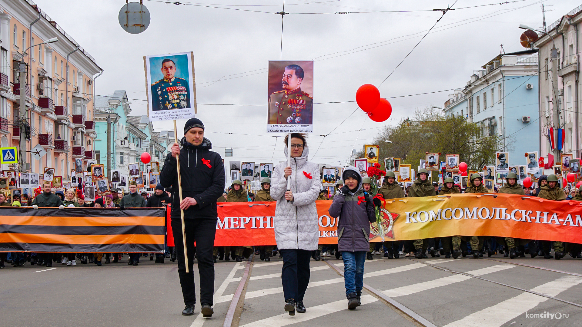 Тысячи воинов Великой Отечественной войны «прошли» по Комсомольску в ходе акции «Бессмертный полк»