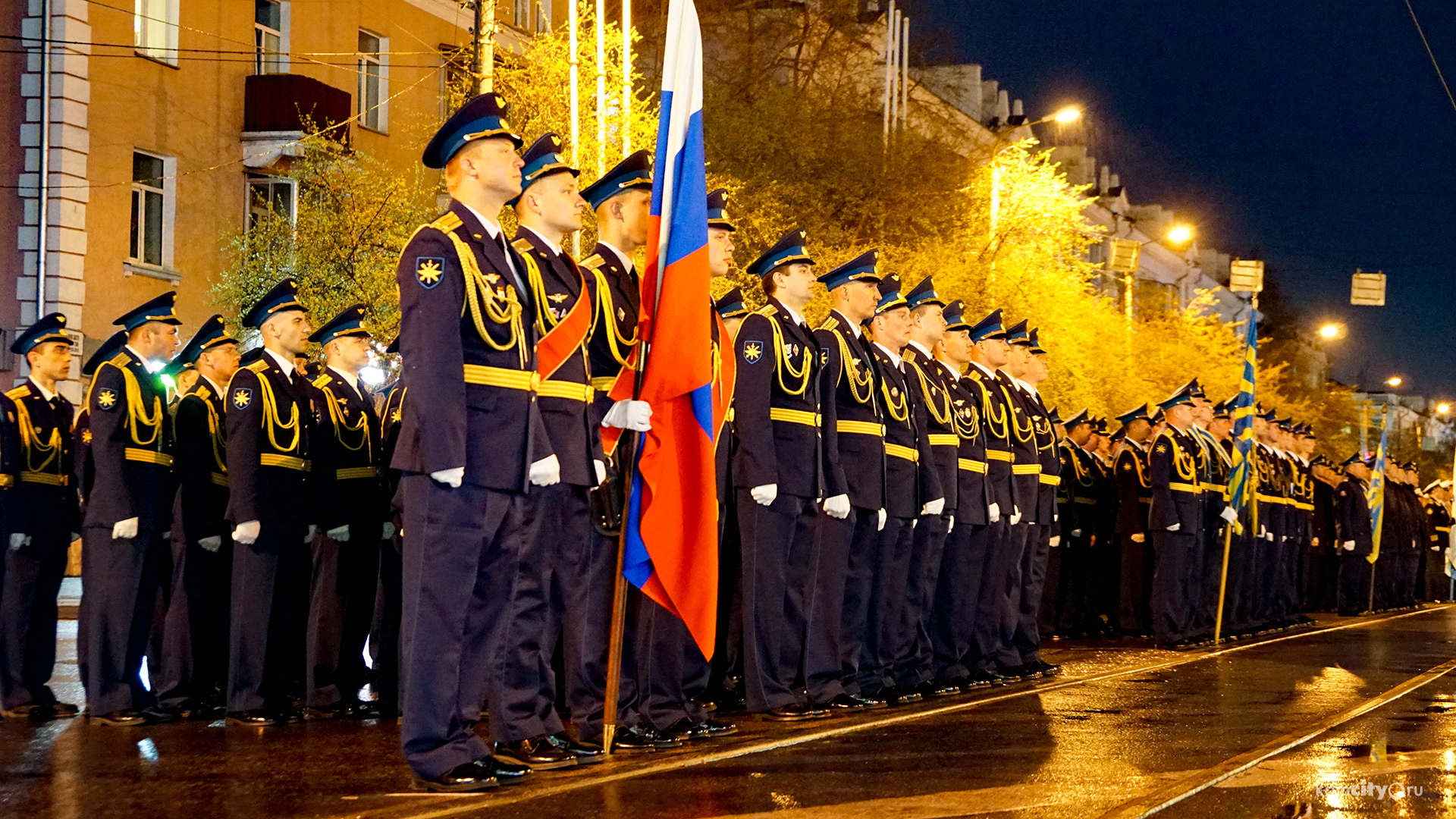 Дождливая репетиция Марша Победы прошла на площади Ленина