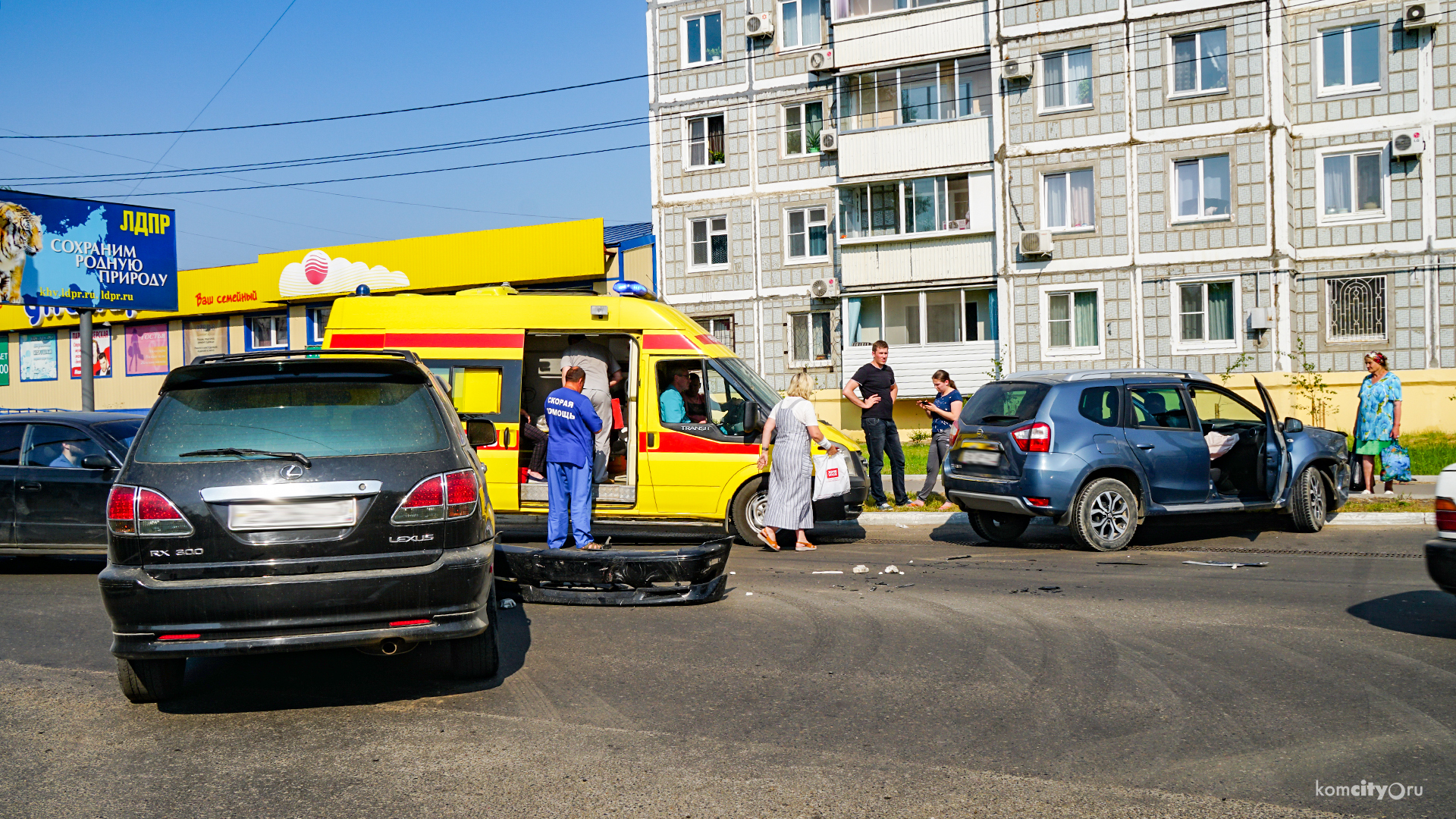 Водитель и пассажирка получили травмы в столкновении на Комсомольской