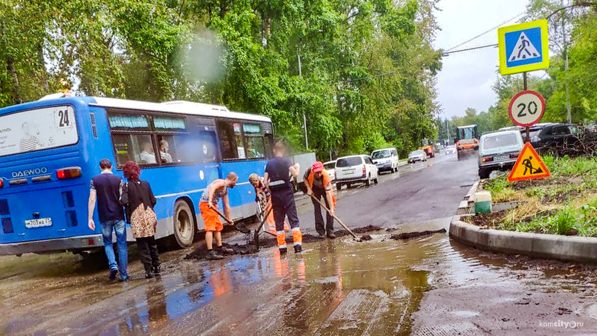 Подрядчику погрозили пальцем после укладки асфальта в дождь