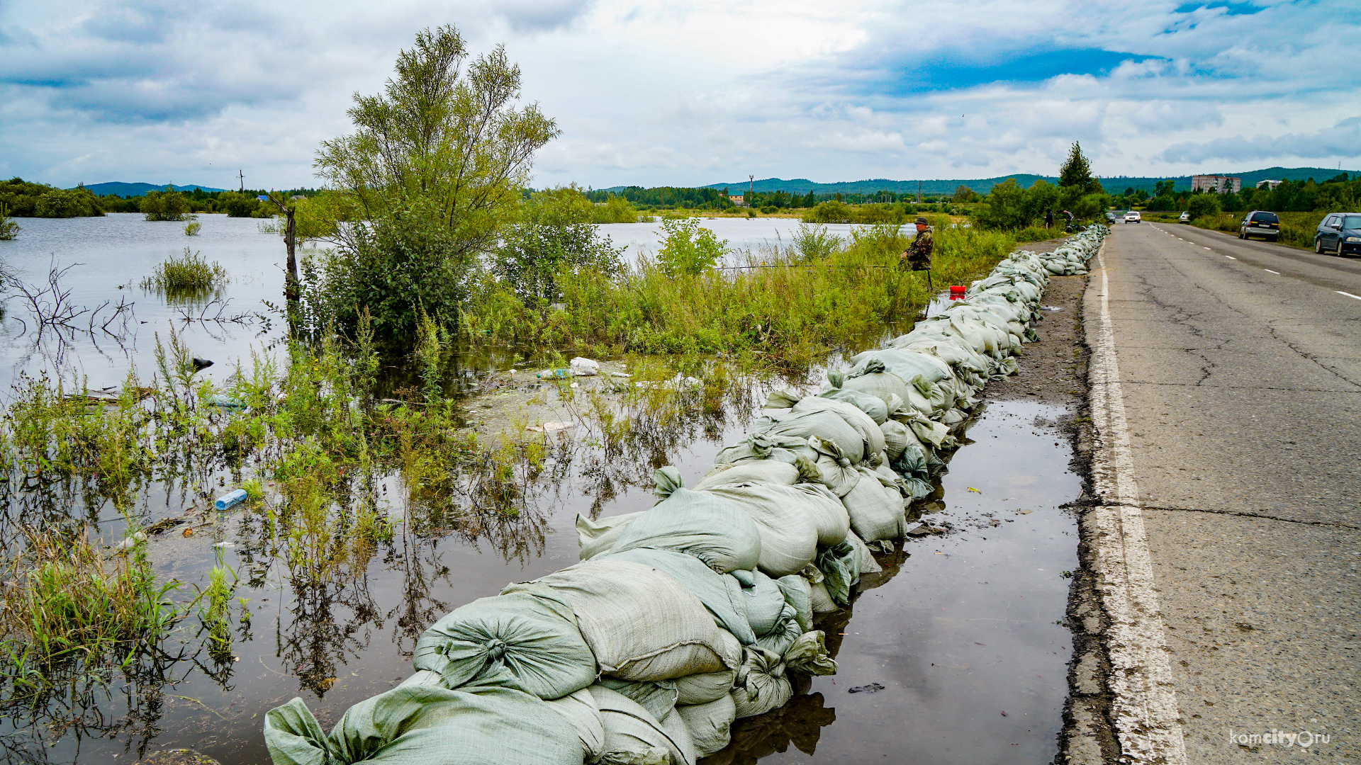 Вода начала топить Хумминское шоссе