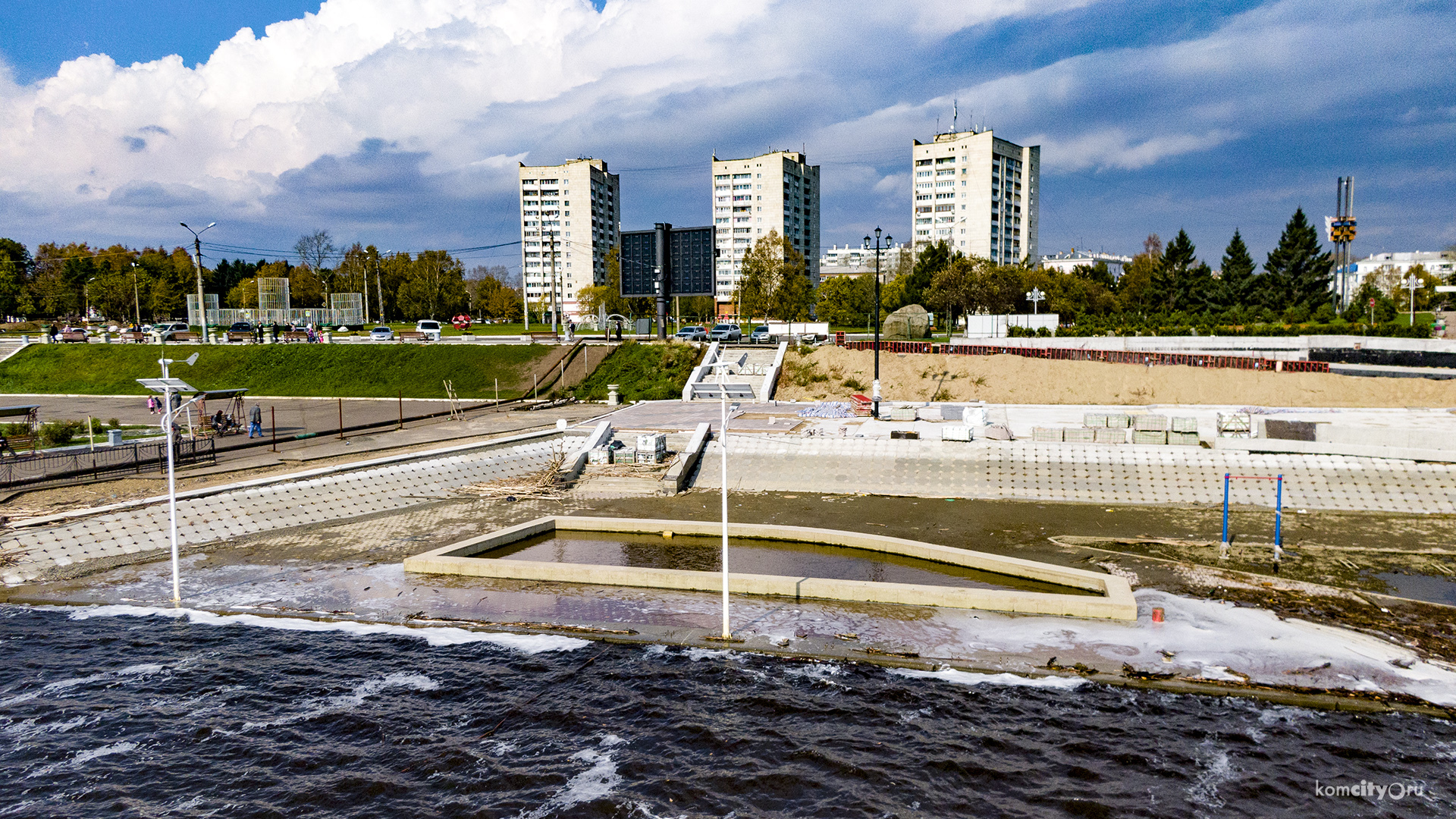 Вода ушла — мусор остался: вода отступила с Набережной