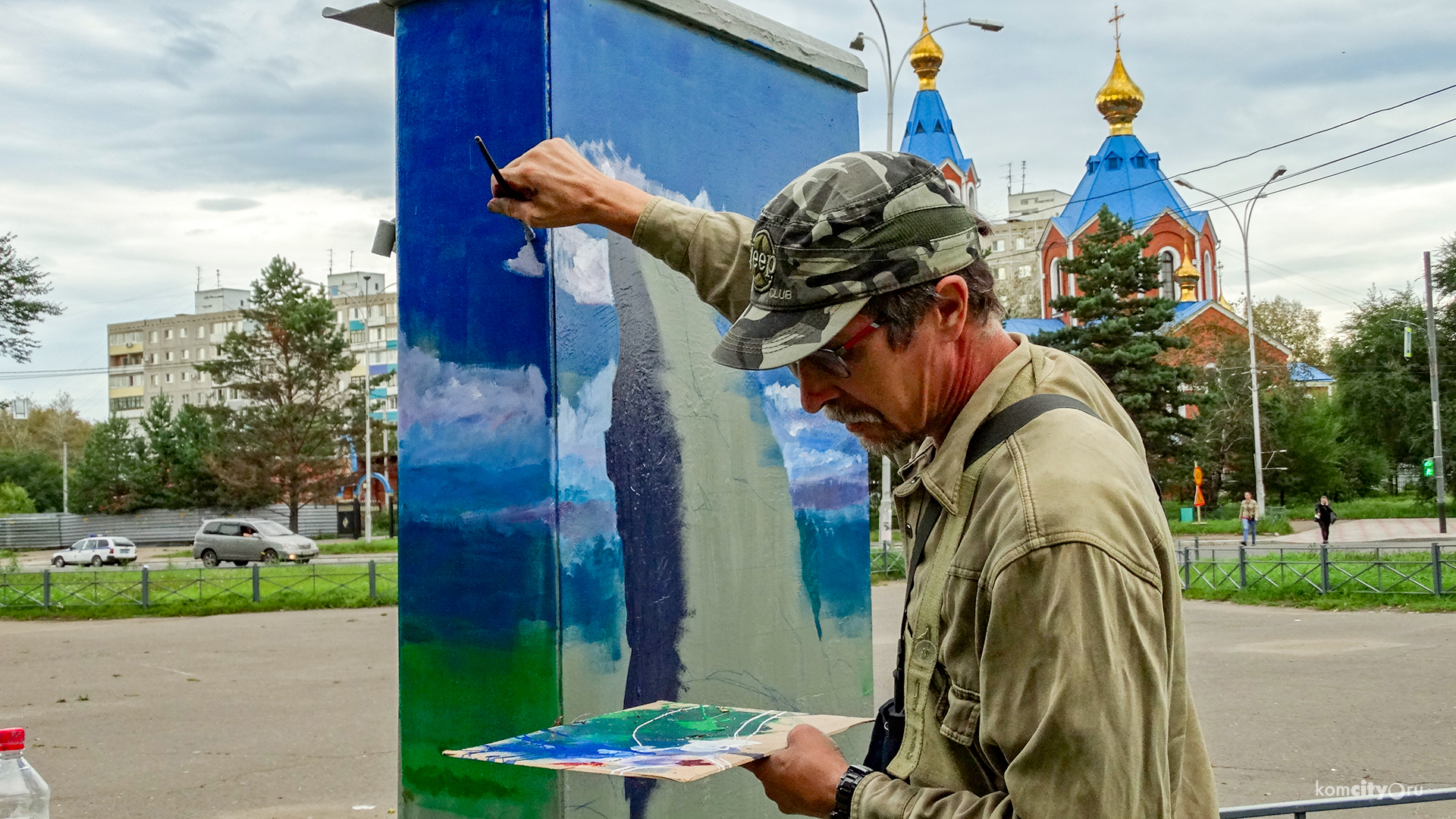 Амурские столбы украсили оживлённый перекрёсток города Юности