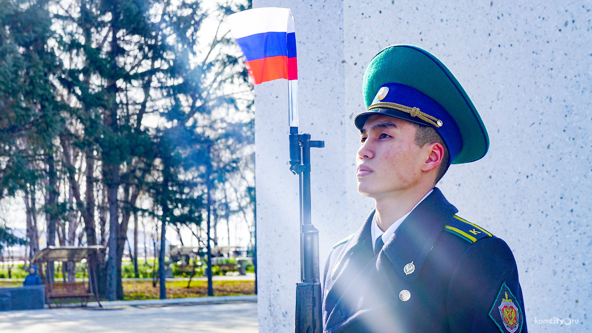 Военно-патриотическую акцию в честь Дня образовательных организаций ФСБ начали с возложения цветов на Мемориале