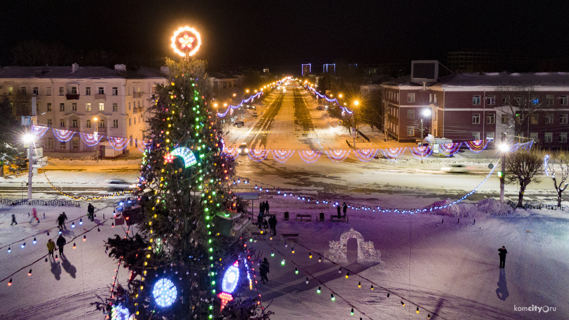 На монтаж и обслуживание главной новогодней ёлки города потратят 2 миллиона рублей