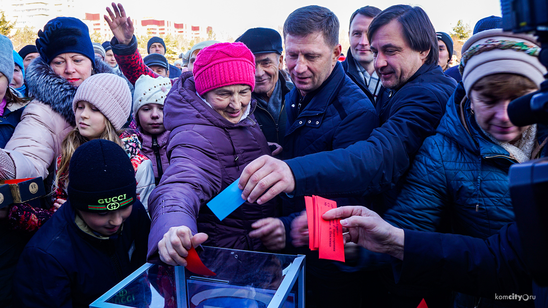 Проголосовать за гимн города смогли комсомольчане на празднике в День народного единства — Видео