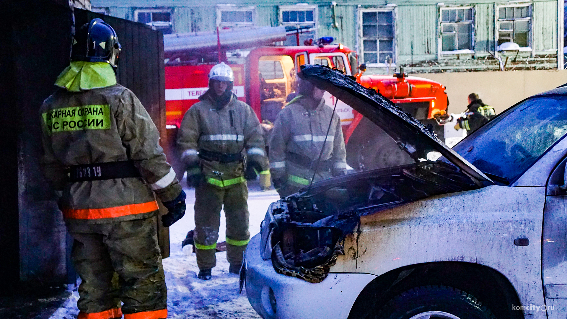 В пожаре в автокооперативе повреждён автомобиль