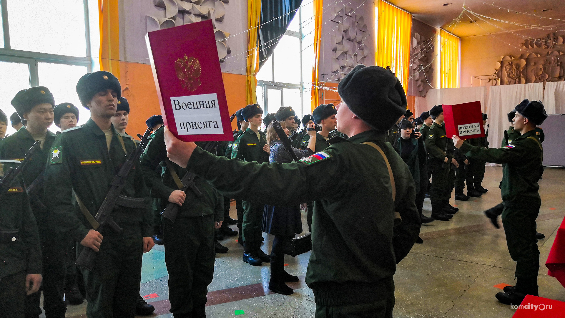 Военнослужащие жд-войск приняли присягу в ДК «Алмаз»