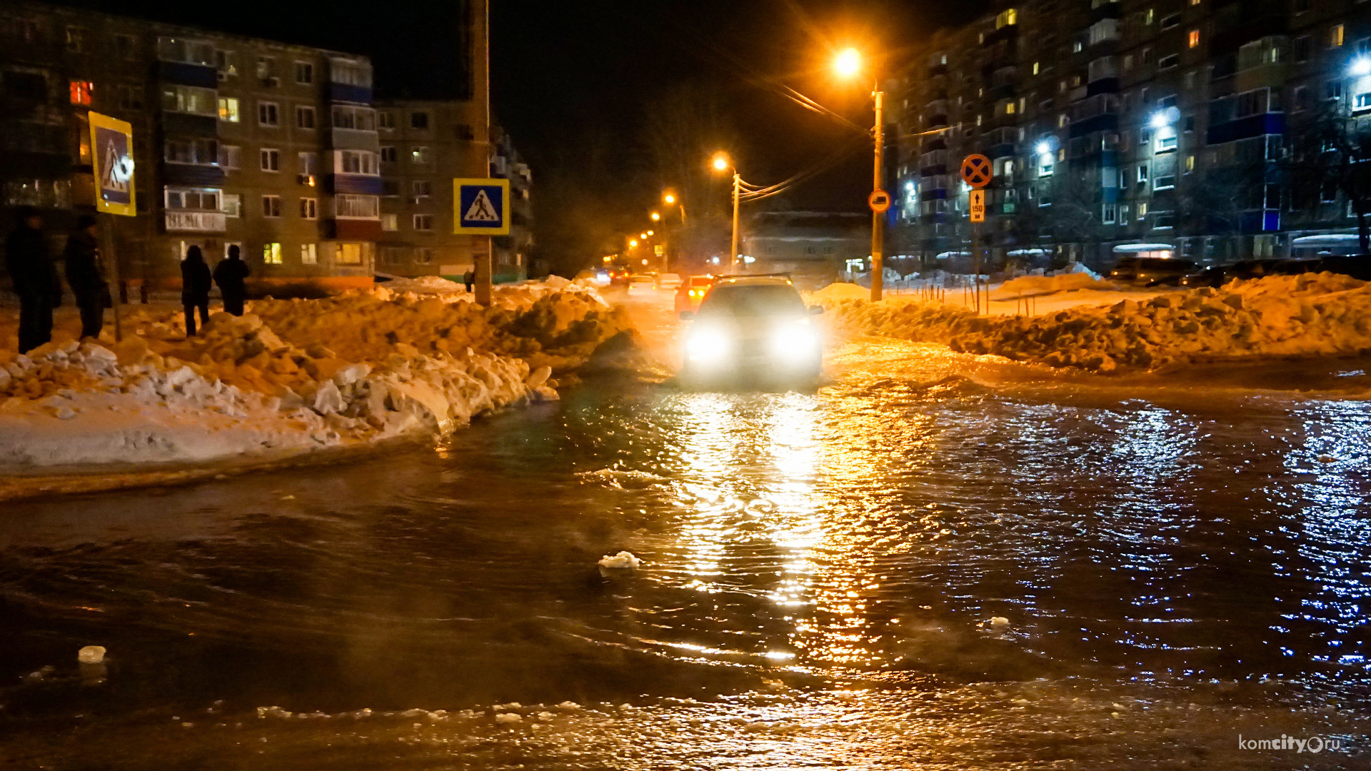 Из-за прорыва водопровода утонула улица Сидоренко, Первостроителей и Вокзальная тоже в воде